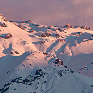 Montaña con nieve en cajon del maipo